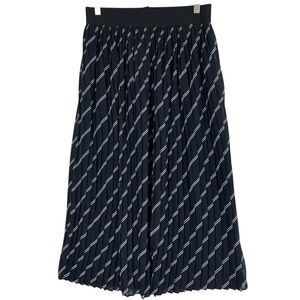 Suzy Shier Black and White A-line skirt pleated flowy  sz medium